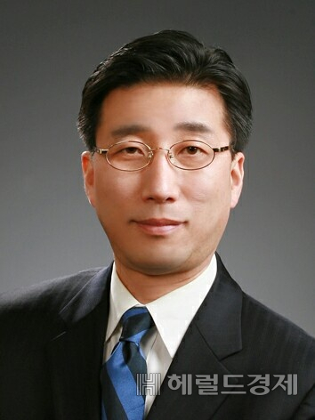 한동열 신임 이사장.