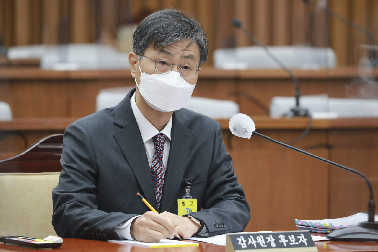 최재해 감사원장 후보자가 2일 오전 국회에서 열린 인사청문회에서 질의를 받고 있다. [연합]