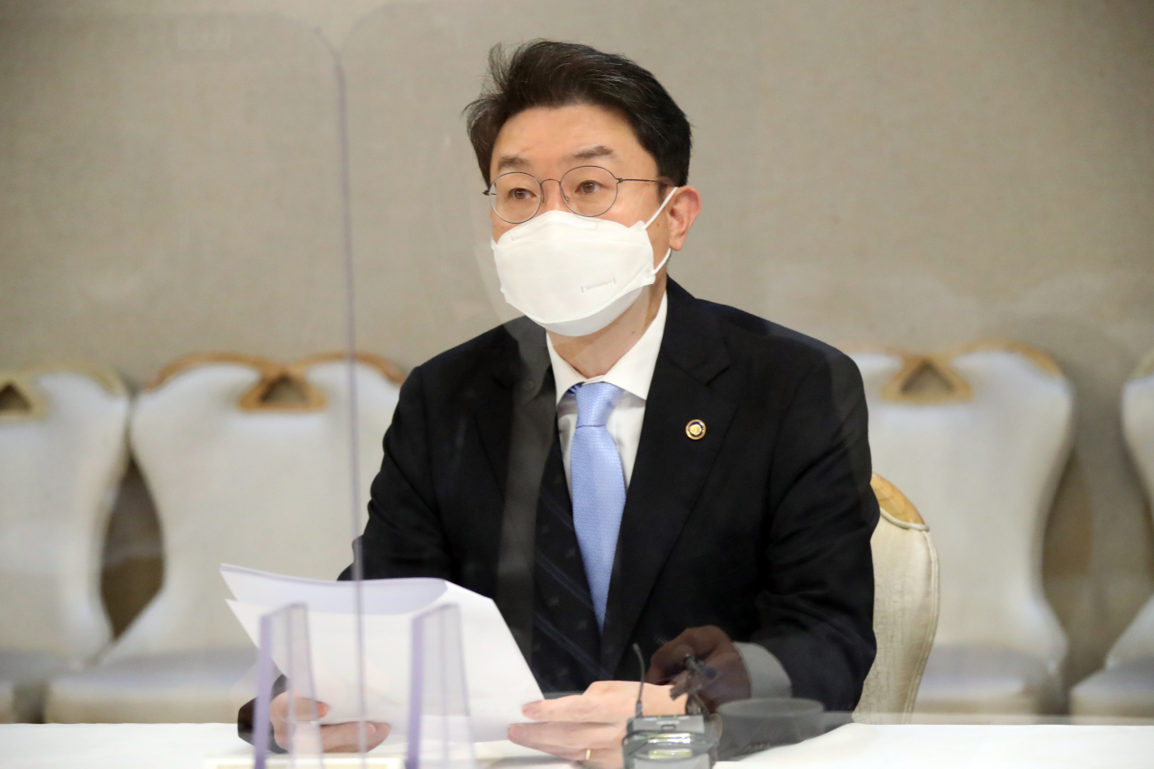 이억원 기획재정부 1차관이 2일 오전 정부서울청사에서 열린 '제32차 물가관계차관회의'를 주재하고 있다. ［연합］