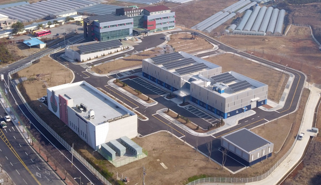 충남테크노파크에 위치하고 있는 수소연료전기차 부품 시험평가센터 전경