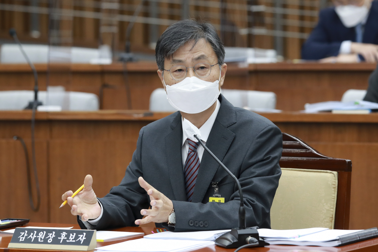 최재해 감사원장 후보자가 2일 오전 국회에서 열린 인사청문회에서 질의에 답변하고 있다. [연합]