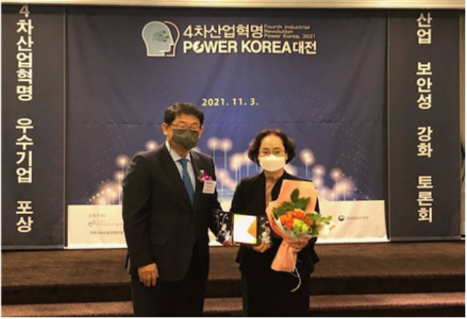 국민건강보험공단은 3일 여의도 켄싱턴호텔에서 열린 ‘제6회(2021) 4차 산업혁명 파워코리아 대전’에서‘4차 산업혁명 스마트 빅데이터상’을 3년 연속 수상했다. [국민건강보험공단 제공]
