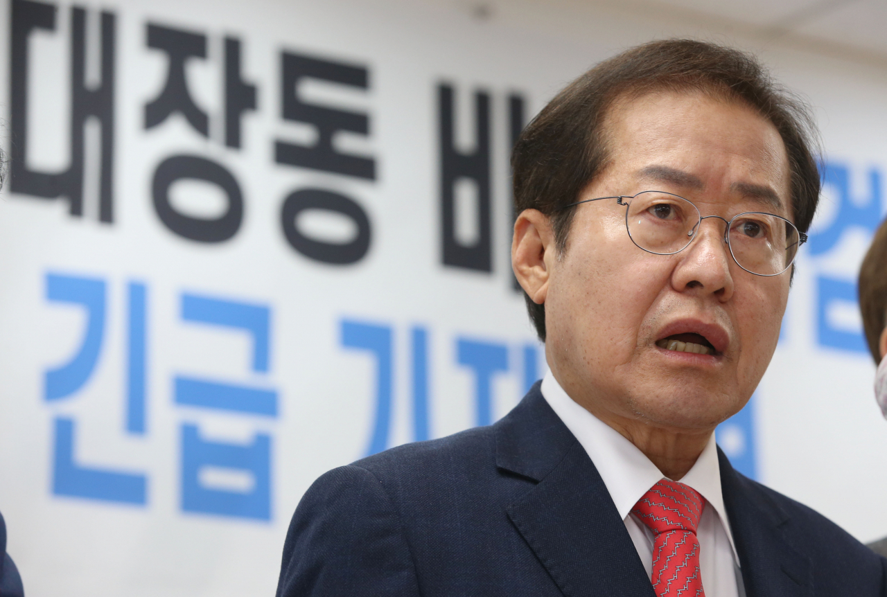 국민의힘 대선주자인 홍준표 의원이 3일 오전 서울 여의도 선거사무소에서 관권선거 중단과 이재명 대장동 비리 특검 촉구 긴급 기자회견을 하고 있다. [국회사진기자단]
