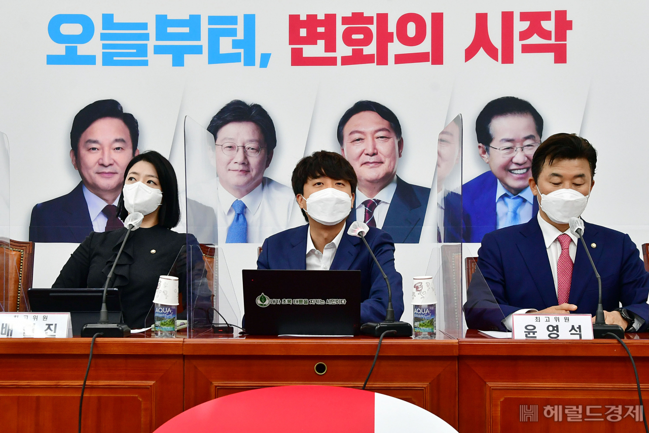 [헤럴드경제=이상섭 기자] 이준석 국민의힘 대표가 4일 국회에서 열린 최고위원회의에서 모두발언을 하고 있다.