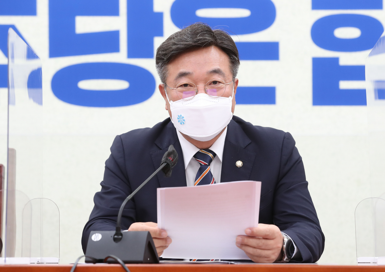 더불어민주당 윤호중 원내대표가 4일 오전 국회에서 열린 원내대책회의에서 발언하고 있다. [연합]