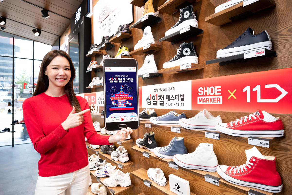 11번가의 역대 최대 규모 ‘2021 십일절 페스티벌’이 흥행 기록을 써나가고 있다. 11번가는 십일절 페스티벌에 함께한 슈마커, 지오다노와 함께 슈마커 강남점, 지오다노 강남점에서 십일절 페스티벌을 알리는 오프라인 행사도 진행 중이다. [11번가 제공]