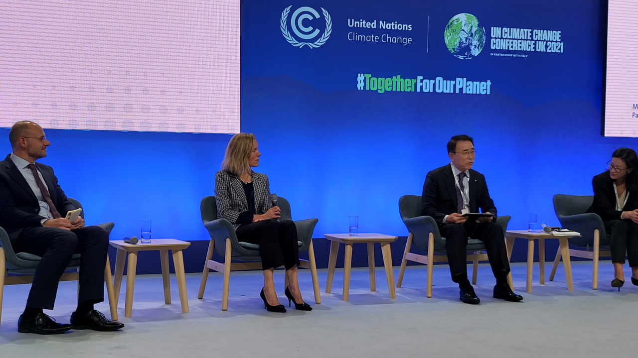 Shinhan Financial Group Chairman Cho Yong-byoung (second from right) speaks at the Marrakech Partnership event held as part of COP26 in Glasgow on Wednesday. (Shinhan Financial Group)