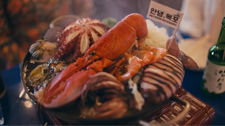 한국관광공사가 대한민국 도시를 세계에 알리기 위해 만든 유튜브 콘텐츠에 보해양조 잎새주가 등장했다.