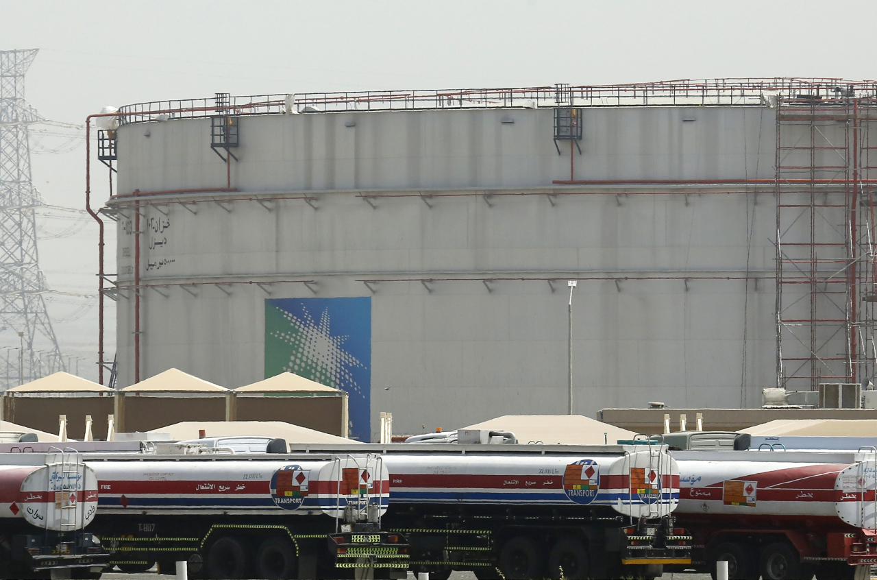 국제유가 인상에도 OPEC 플러스(OPEC+)는 4일(현지시간) 기존 증산 방침을 유지하기로 결정했다. 사진은 사우디아라비아에 위치한 석유생산회사 사우디아람코의 석유 저장소. [AP]