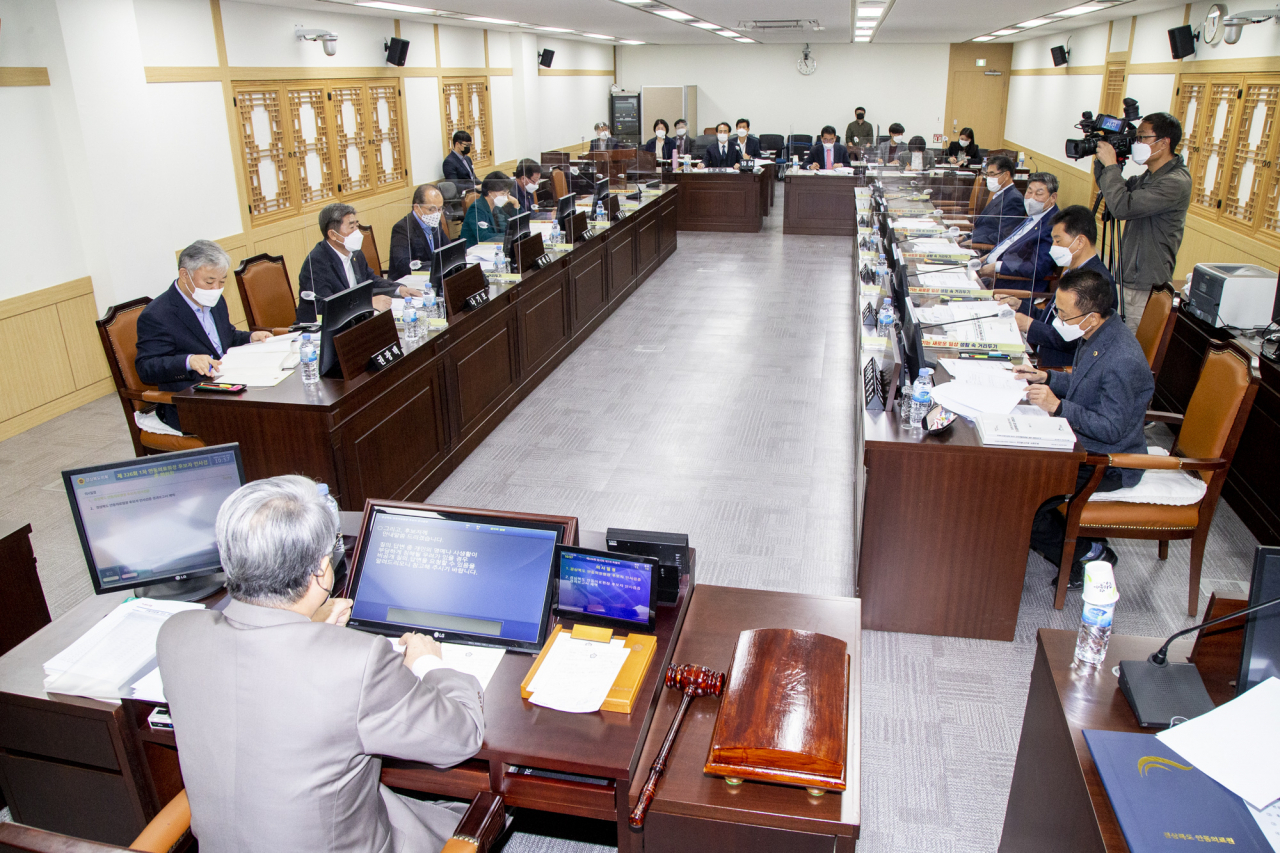 경북도의회는 지난 4일 문기혁 안동의료원장 후보자에 대한 인사 검증 회의를 열었다.[경북도의회 제공]