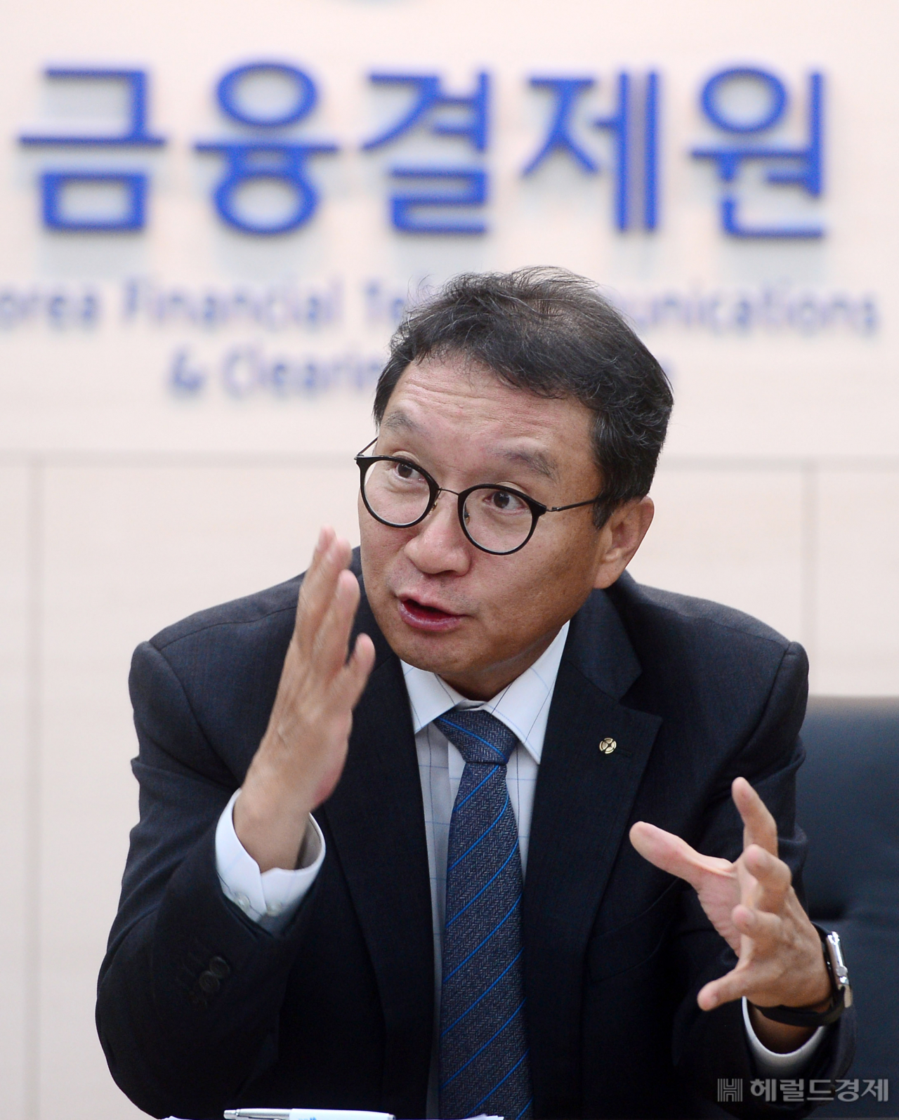 서울 강남구 금융결제원에서 김학수 금융결제원장이 본지와 인터뷰를 하고 있다. 김 원장은 다음달 금융기관에 금결원이 가진 데이터를 공개해 신용평가나 자산관리 등에 활용할 수 있도록 하겠다고 밝혔다.[이상섭 기자]