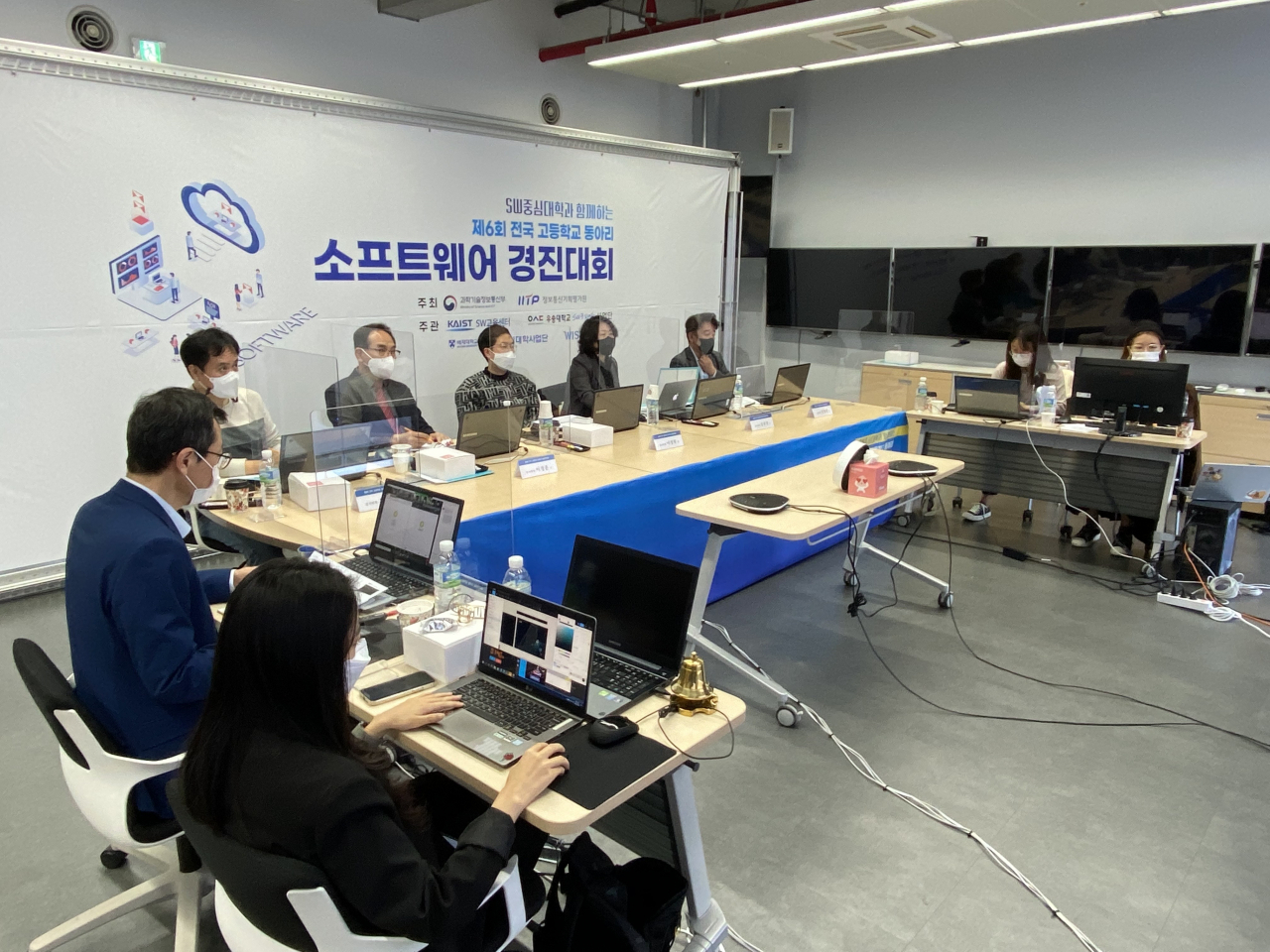 제6회 전국 고등학교 동아리 소프트웨어 경진대회 심사 현장 모습.[KAIST 제공]