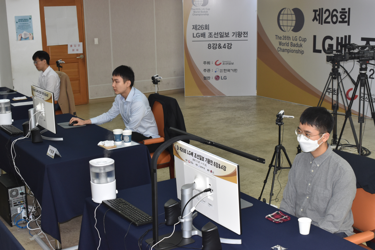 디펜딩 챔피언 신민준, 박정환, 변상일(왼쪽부터)의 8강전 대국모습.[한국기원 제공]