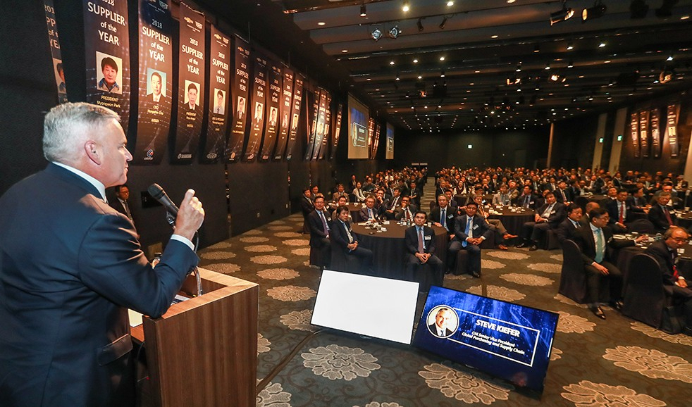 지난 2019년 7월 24일 서울 메이필드 호텔에서 열린 '2019 협력사 초청 경영현황 설명회'에서 스티븐 키퍼 GM 수석부사장 겸 해외사업부문 대표가 연설하고 있다. [한국지엠 제공]