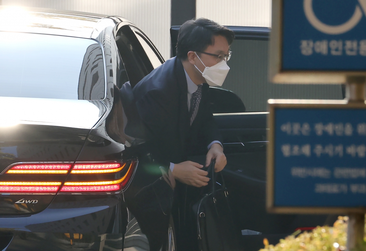 김진욱 고위공직자범죄수사처장이 지난 3일 오전 정부과천청사 공수처로 출근하고 있다. [연합]