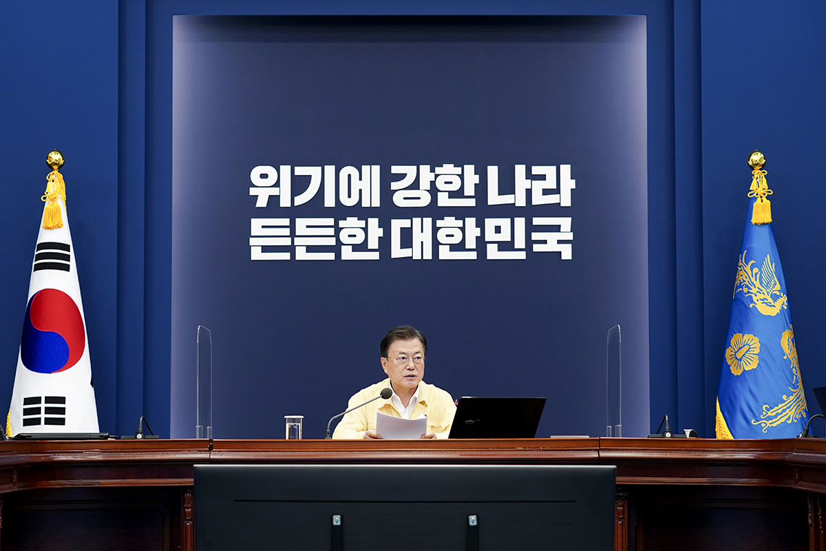 문재인 대통령은 8일 중국발 요소수 품귀 대란 사태에 대응해 가용한 모든 방법을 동원해 발 빠르게 대응하라고 주문했다고 박경미 청와대 대변인이 전했다. 자료사진. [헤럴드DB]