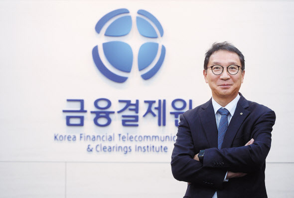서울 강남구 금융결제원에서 김학수 금융결제원장이 본지와 인터뷰를 하고 있다. 이상섭 기자