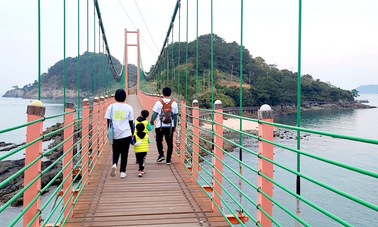 초록섬 연대도 친환경 여행, ‘쓰담’해서 더 좋았다 [함영훈의 멋·맛·쉼]