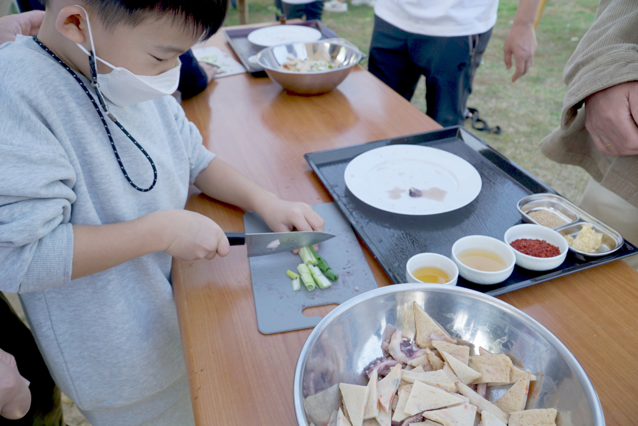 초록섬 연대도 친환경 여행, ‘쓰담’해서 더 좋았다 [함영훈의 멋·맛·쉼]