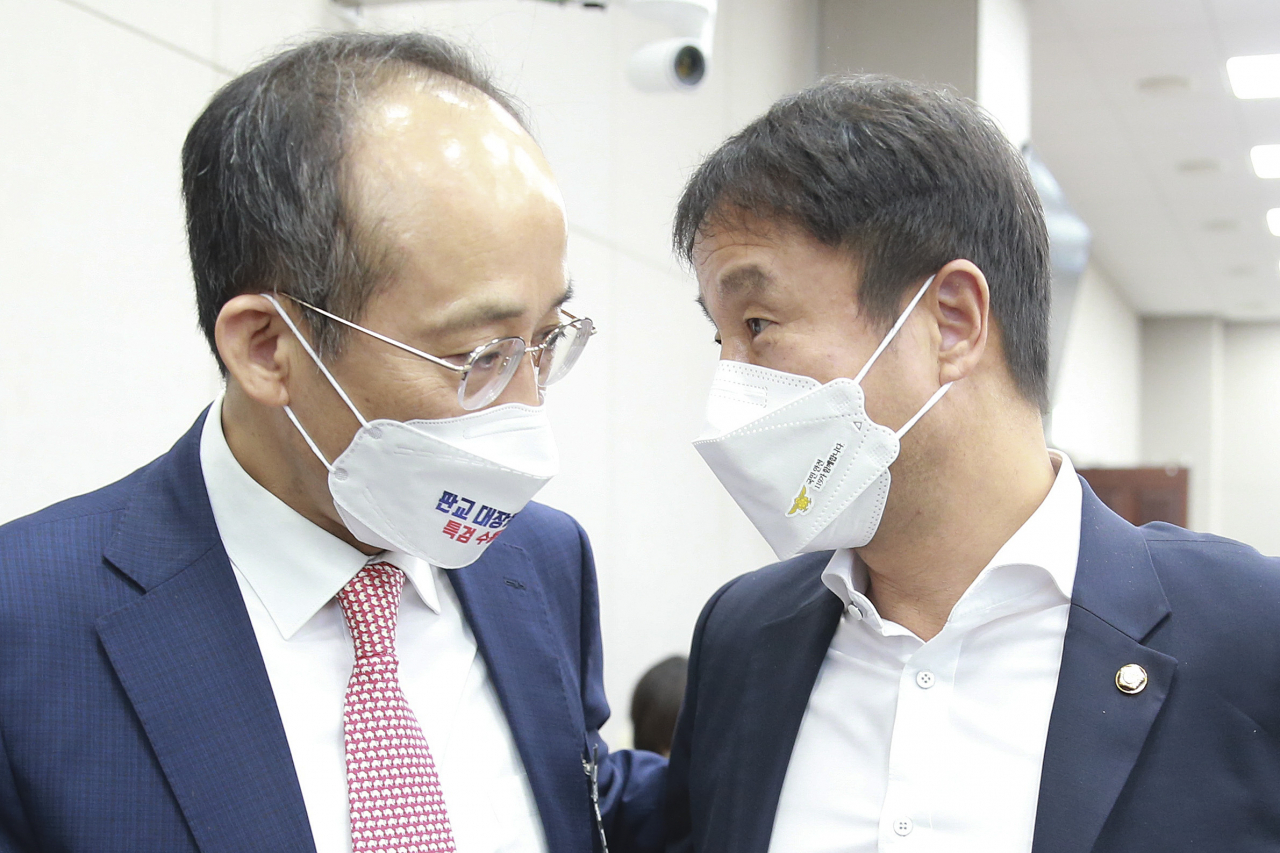 추경호 국민의힘 원내수석부대표(왼쪽)와 한병도 더불어민주당 원내수석부대표. [연합]