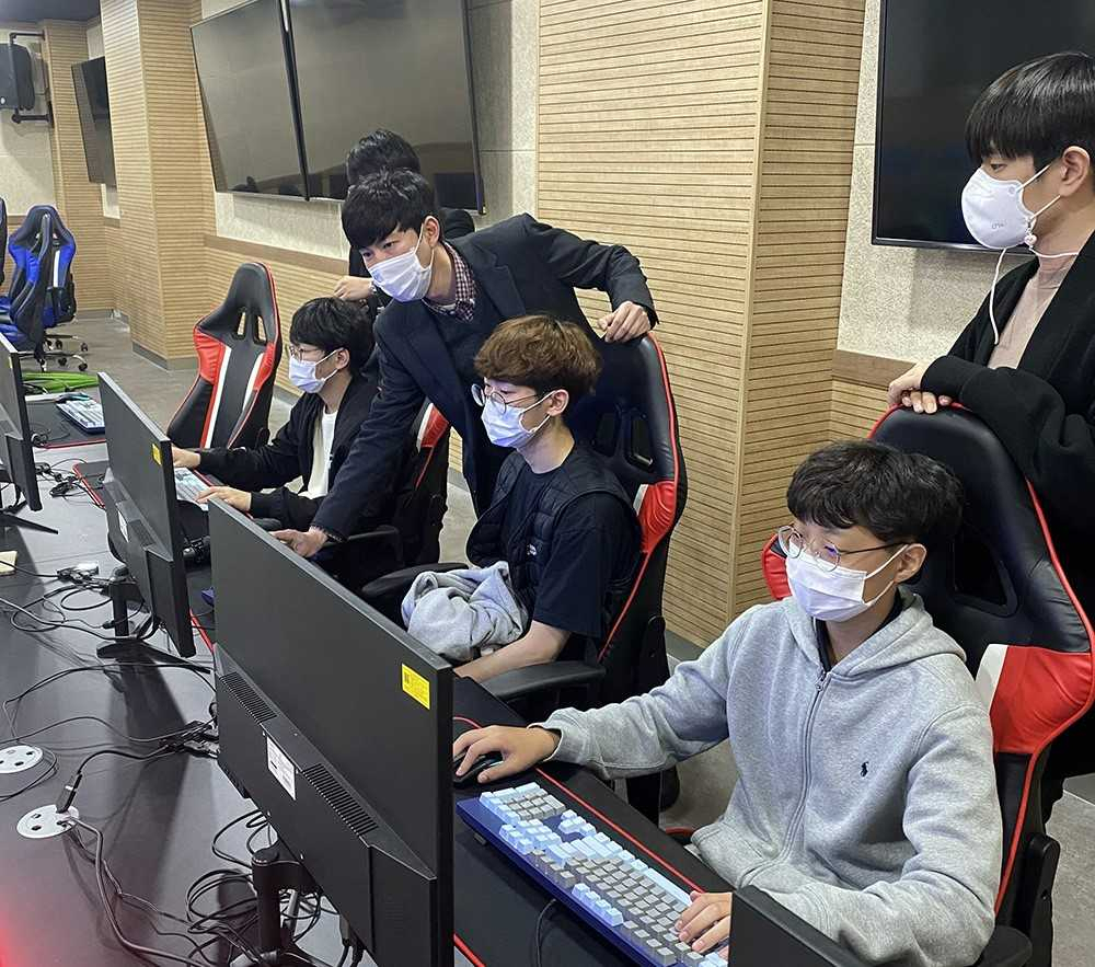 이번교육은 청소년들의 개인 교육에 중점을 두고 집중 훈련과 전문 코치의 스크림 경기운영과 피드백을 통해 개별 역량을 극대화할 수 있도록 한다.