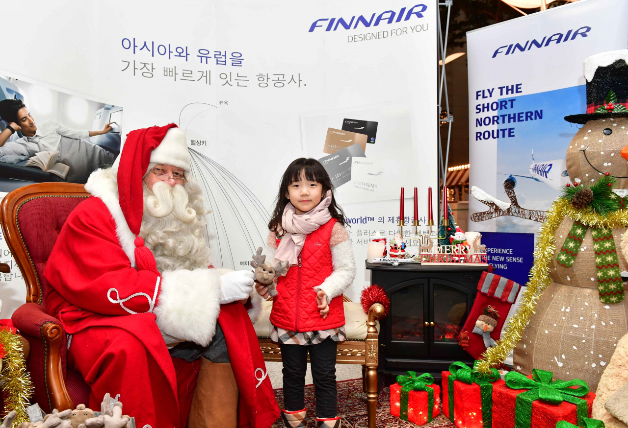 핀에어는 매년 성탄이 가까워지면 핀란드 산타마을의 정취를 물씬 풍기는 이벤트를 한국어린이들과 함께 하곤 했다.