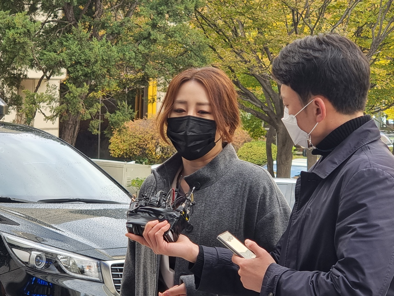 10일 오전 서울 마포구 서울경찰청 마포통합청사에 출석한 조성은 씨. 그는 ‘고발 사주’ 의혹과 관련된 사건 최초 제보자다. 김지헌 기자