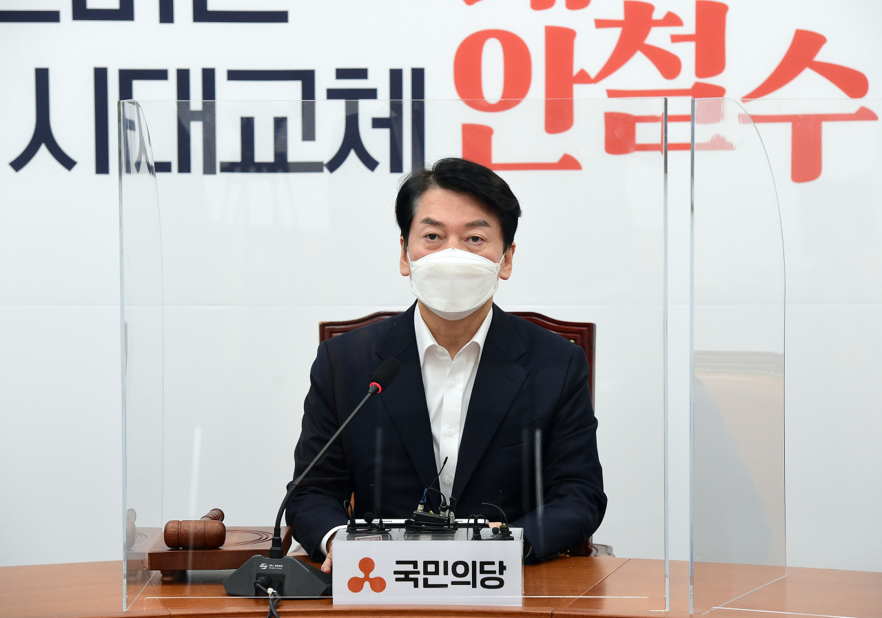안철수 국민의당 대표가 지난 8일 국회에서 열린 최고위원회의에서 발언하고 있다. [연합]