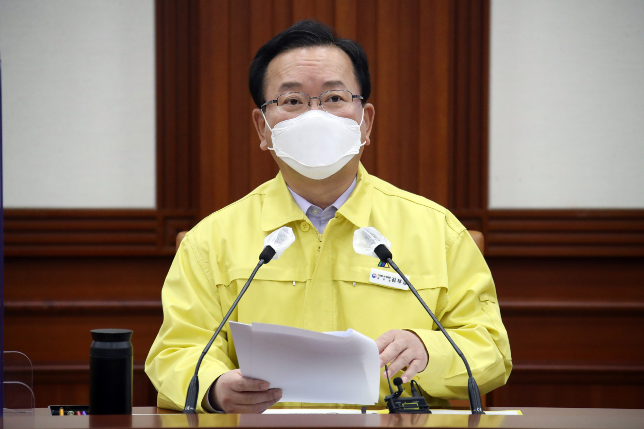 김부겸 국무총리가 10일 오후 정부서울청사에서 고병원성 AI 관련 관계부처 및 지자체 회의를 주재하며 대응 방안을 논의하고 있다. [연합]