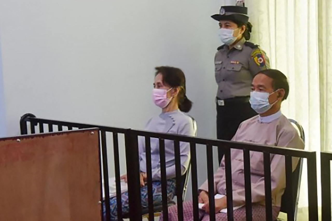 미얀마 군정 하에서 재판 받는 아웅산 수치 여사. [AFP]