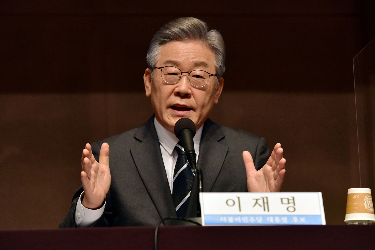 더불어민주당 이재명 대선 후보가 10일 서울 중구 한국프레스센터에서 열린 관훈클럽 초청 토론회에서 질문에 답변하고 있다. [연합]
