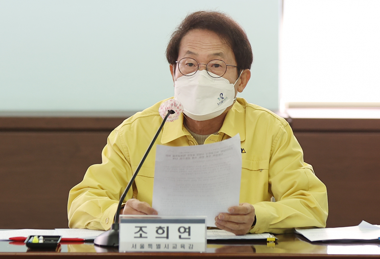 조희연 서울시교육감이 11일 오전 서울교육청에서 열린 기자간담회에서 발언을 하고 있다. 조 교육감은 간담회에서 코로나19 이후 나타난 사회적 변화에 대응하고 미래학교 문화상 제시를 위해 ▷토의·토론문화 활성화 ▷국제공동수업 확대 ▷스마트기기 휴대학습 계획 등을 발표했다. [연합]