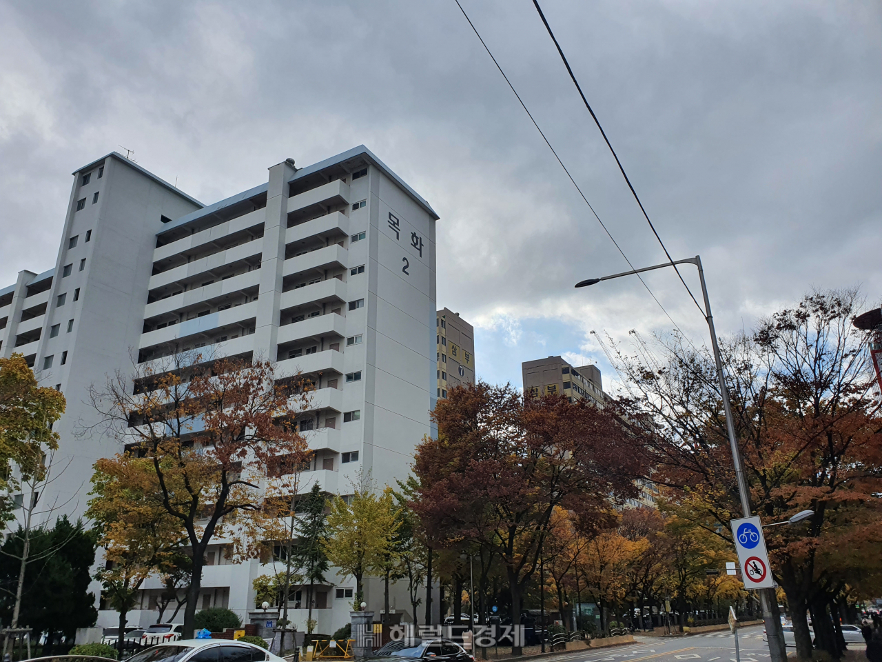 한강변에 위치한 여의도 목화아파트. 1동과 2동으로 이루어져 있으며 1동은 막힘없이 한강조망이 가능하다. 주로 10~20평대 소형평수 위주로 구성돼있다. [헤럴드경제DB]