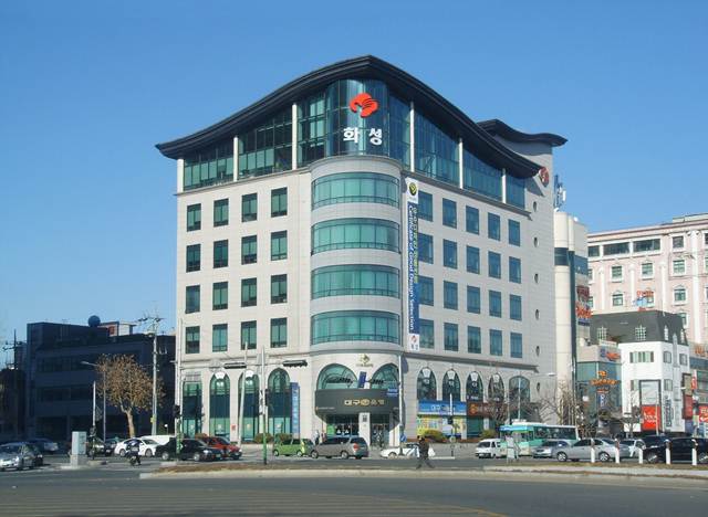 [화성산업 본사 전경]