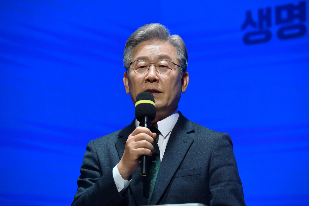 이재명 더불어민주당 대선 후보가 11일 오후 서울 목동 CBS에서 열린 2021 생명돌봄국민운동캠프 출범식에서 축사를 하고 있다. [연합]