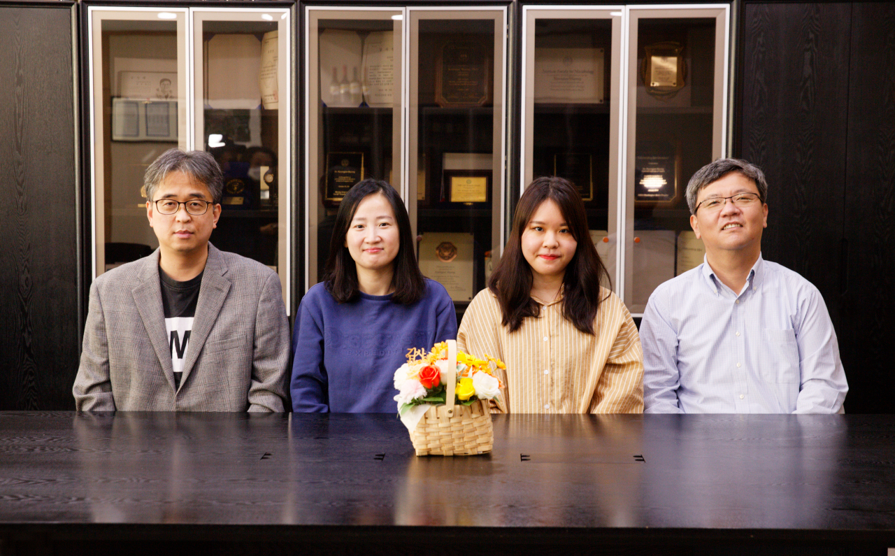 이번 연구에 참여한 IBS 유전체 항상성 연구단 주요 연구진들. 왼쪽부터 이규영 연구위원(교신저자), 박수형 연구기술원(공동1저자), 김유영 학생연구원(공동1저자), 명경재 단장.[IBS 제공]