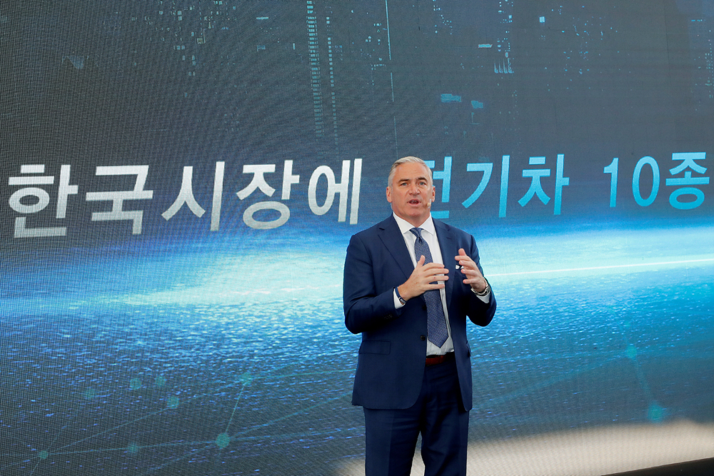 스티브 키퍼 GM 수석부사장 겸 해외사업부문(GMI) 사장이 12일 열린 ‘GM 미래 성장 미디어 간담회’에서 GM의 글로벌 성장 전략을 설명하고 있다. [한국지엠 제공]