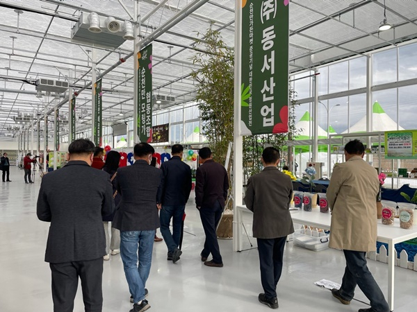 순천만 가든마켓 준공 기념 ‘대한민국 정원산업전’이 12일 개막돼 운영되고 있다. [순천시 제공]