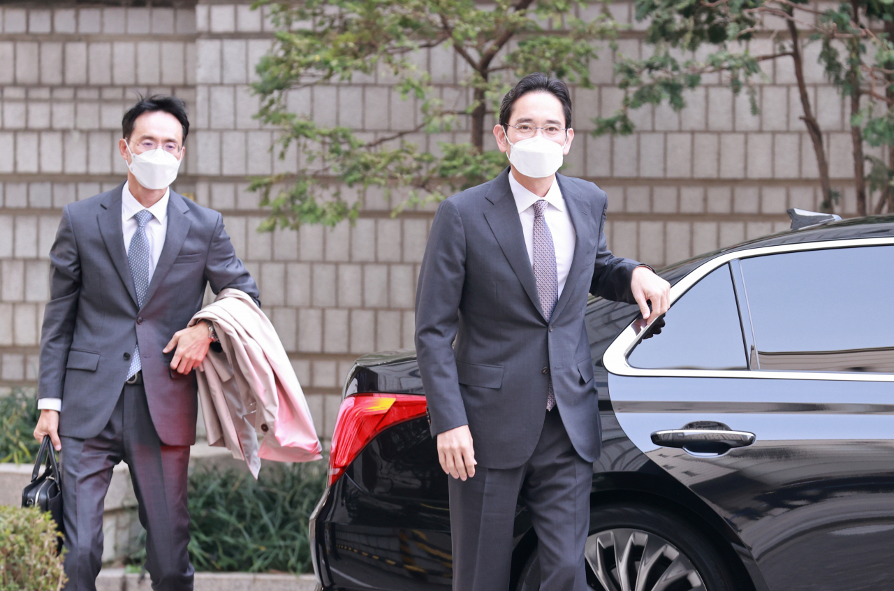 이재용 삼성전자 부회장(오른쪽). 연합뉴스