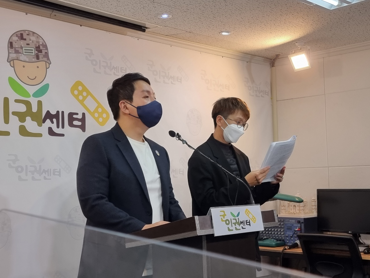 임태훈(왼쪽) 군인권센터 소장. 김지헌 기자