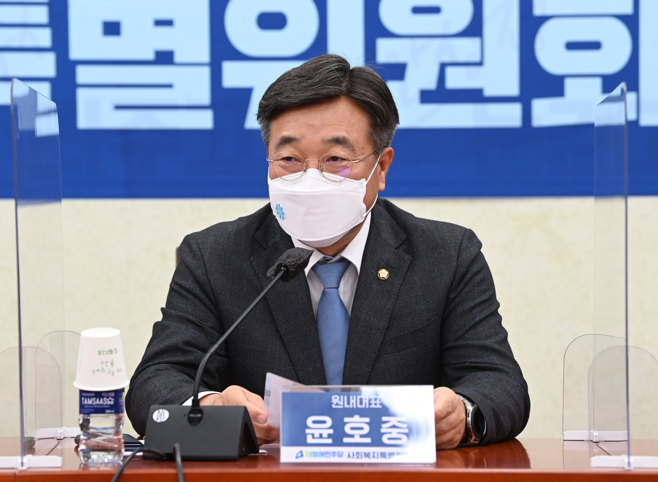 더불어민주당 윤호중 원내대표가 15일 오후 국회에서 열린 사회복지특별위원회 발대식에서 인사말을 하고 있다. 연합뉴스