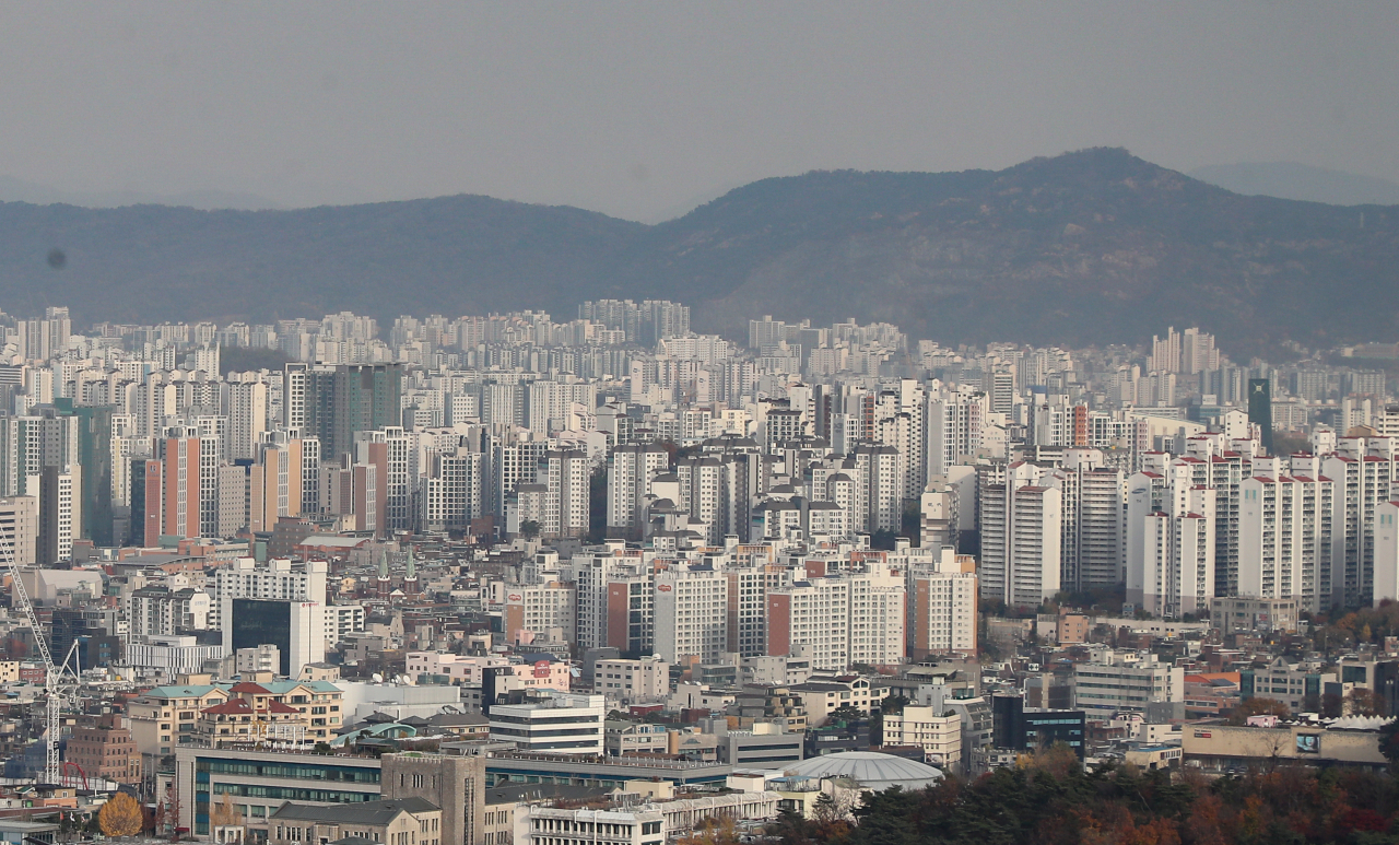서울 남산에서 바라본 시내 아파트, 주택가 모습. [연합뉴스]