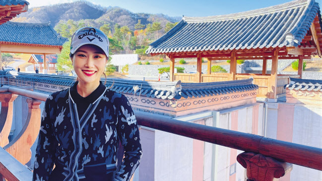 김하늘이 22년간의 골프선수 생활을 마치며 헤럴드경제와 가진 인터뷰서 은퇴 후 계획을 이야기하며 환하게 웃고 있다. 춘천=조범자 기자