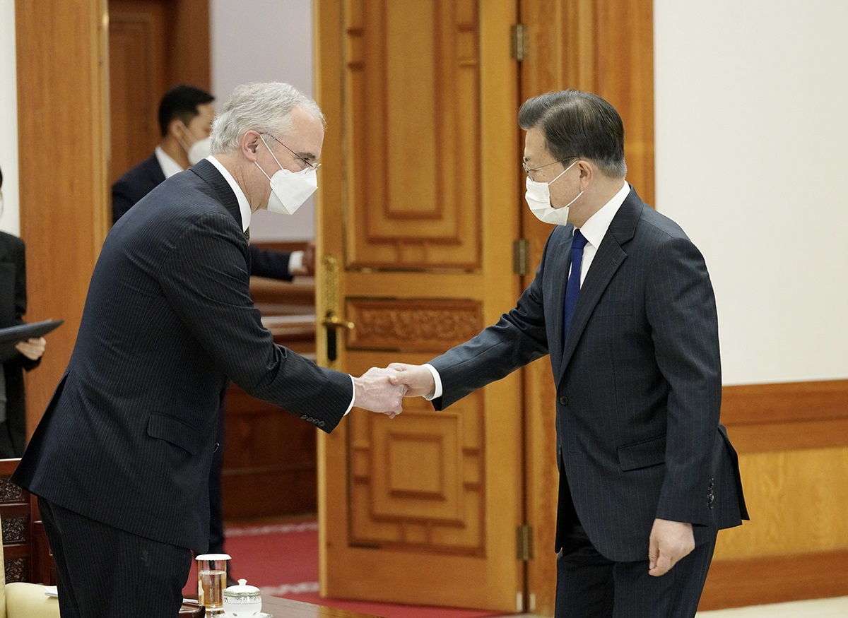 President Moon Jae-in greets Richard Ha