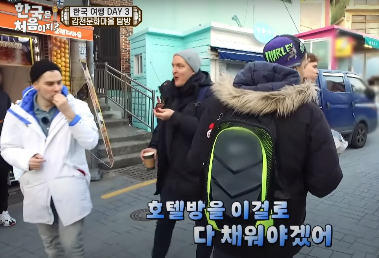 부산에서 인기 많은 핀란드 친구들, 감천문화마을 방문때 길거리 먹방.