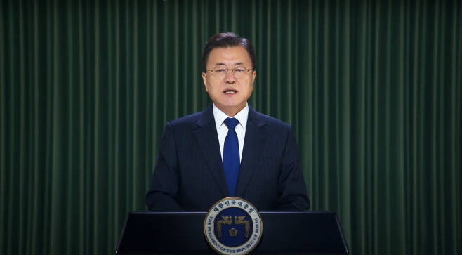 문재인 대통령이 17일 컴업(COMEUP) 2021?개막식 영상축사를 하고 있다. [청와대]