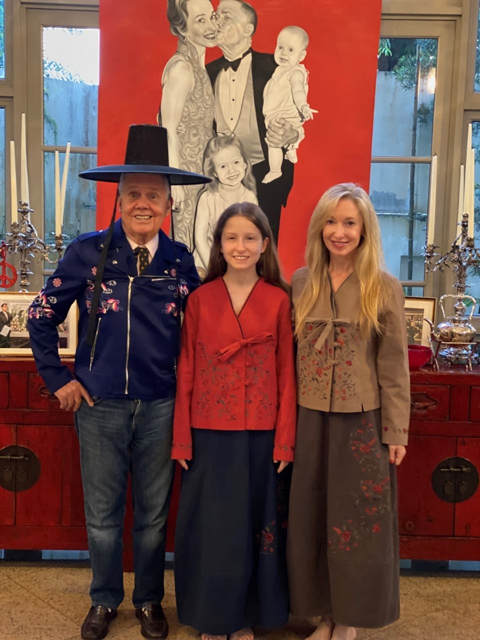 Photo News] Rogers family in hanbok - The Korea Herald