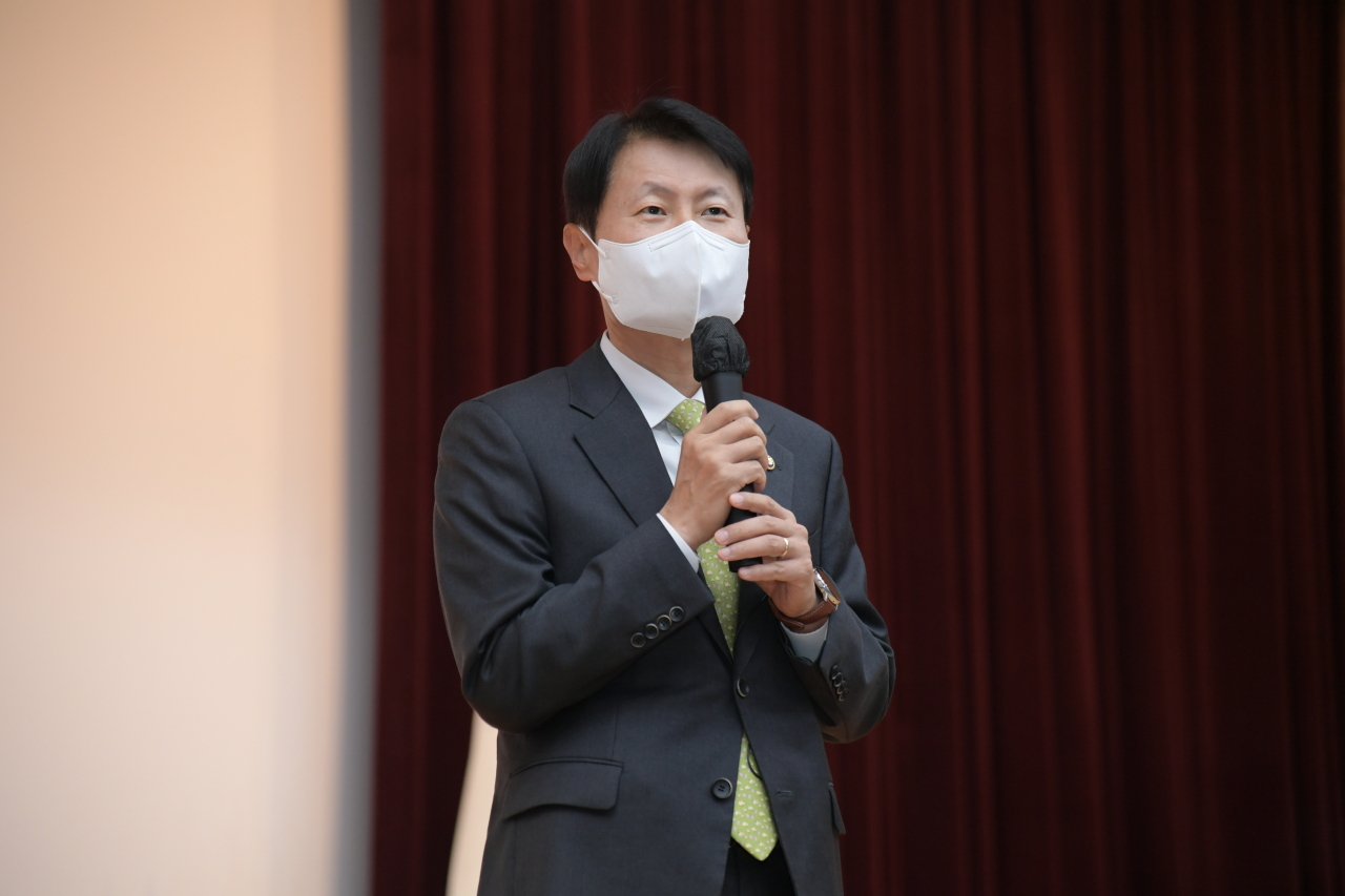 Minister of Food and Drug Safety Kim Ganglip speaks to reporters during a press conference held Wednesday at the ministry headquarters in Osong, North Chungcheong Province. (Ministry of Food and Drug Safety)