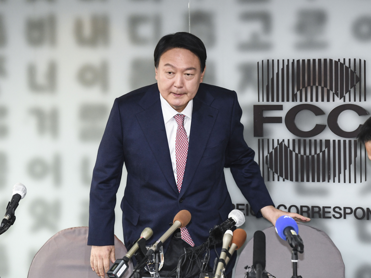 윤석열 국민의힘 대선 후보가 지난 12일 서울 중구 한국프레스센터 서울외신기자클럽에서 열린 기자간담회에 참석하고 있다. [연합]