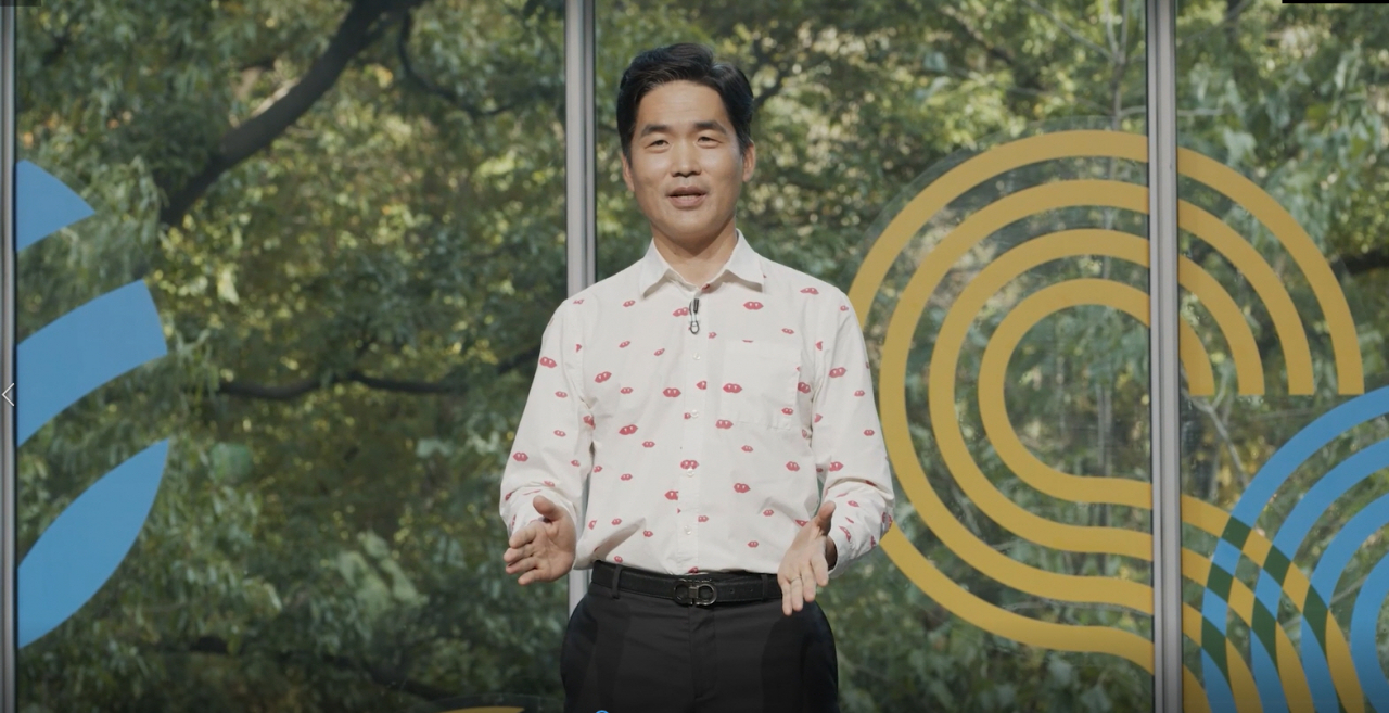 18일 온라인으로 열린 ‘삼성 소프트웨어 개발자 콘퍼런스’에서 승현준 삼성리서치 연구소장이 환영사를 하고 있다. [삼성전자 제공]